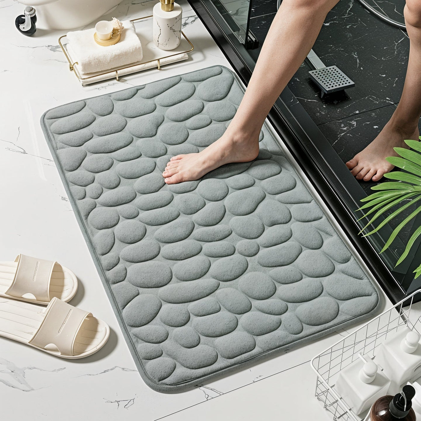 Embossed Non-slip Bathmat with Memory Foam Comfort